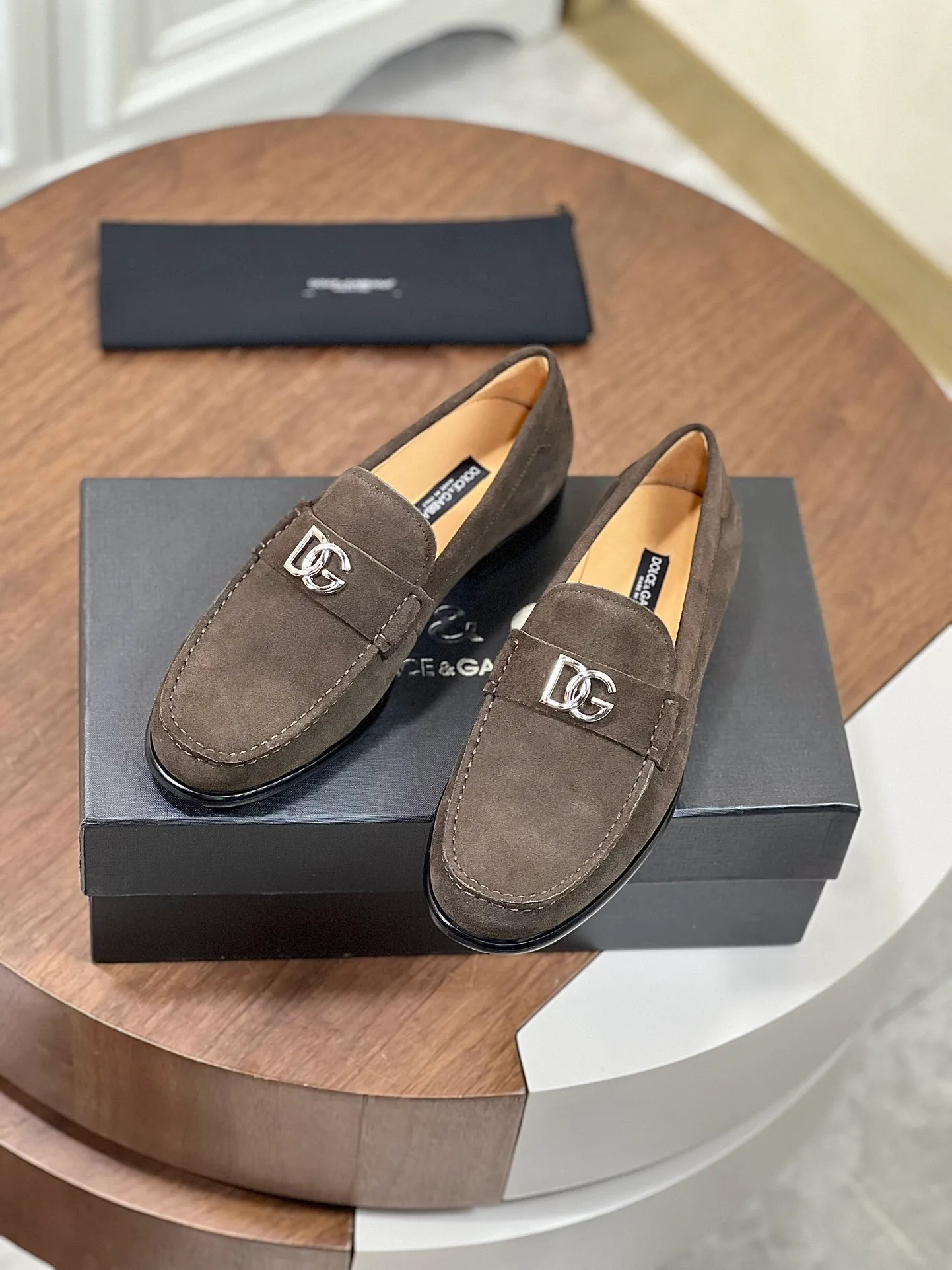 Factory price: 960💰••New product••Dolce&Gabb*_Dg high-end men's formal shoes and casual leather shoes. First-layer cowhide upper imported from Italy. You can see the leather texture at a glance. Breathable calfskin lining. High-end and luxurious leather outsole. Unique style. Finely crafted details! Size: 39-44 (38.45.46 customized)
